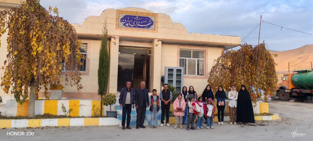 مینا حقیقی ناغانی،  شاعر گروه سرود لاله‌های عشق 