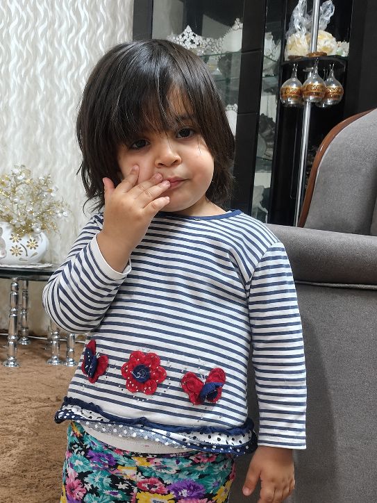 عکس چهارم از زهرا برای آلبوم تولد