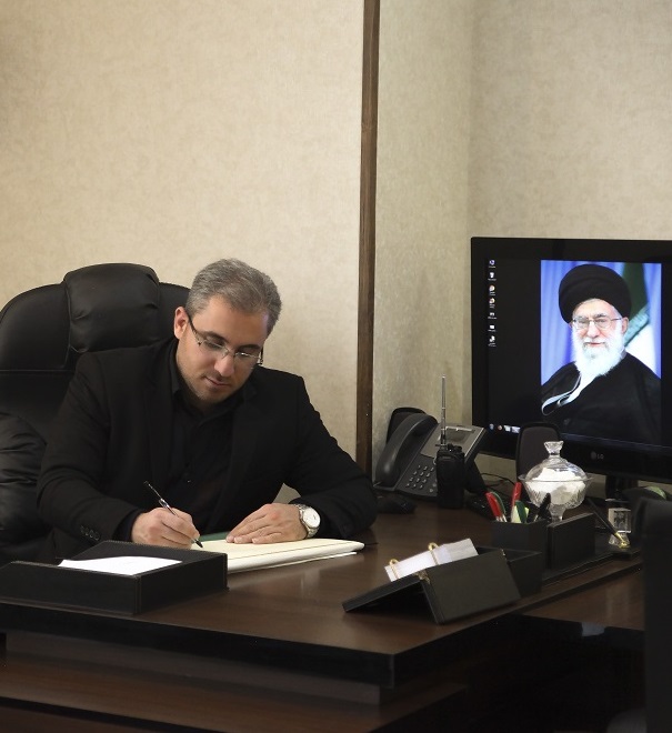 عکس دکتر میرحسینی (۴:۵ عمودی)